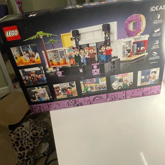 Lego BTS #21339 - Picture 6 of 14